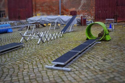 div. Trainingsgeräte auf dem Hof