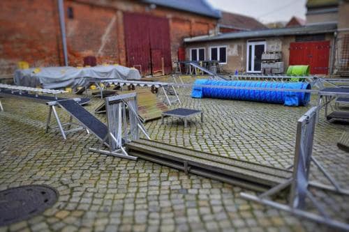 div. Trainingsgeräte auf dem Hof