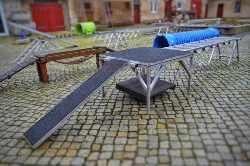 div. Trainingsgeräte auf dem Hof